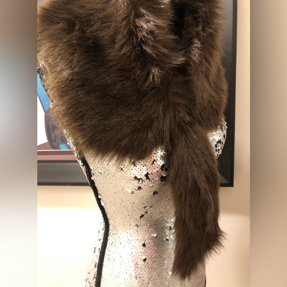 Faux MINK Fur Scarf with Detachable Tail in Chocolate Brown (New!) - Picture 5 of 15